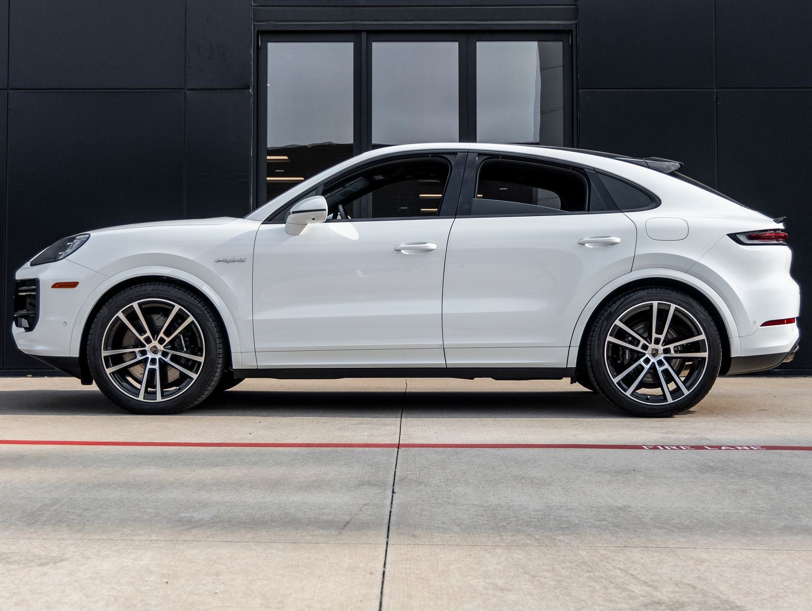 2025 Porsche Cayenne Turbo E-Hybrid Coupe
