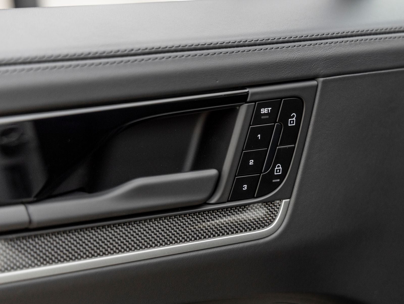 2025 Porsche Cayenne Turbo E-Hybrid Coupe