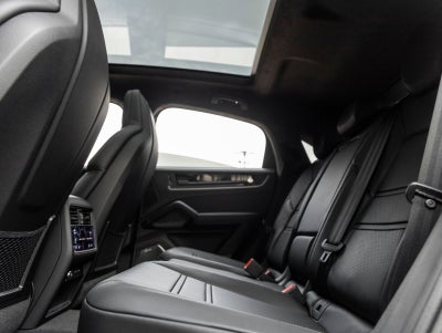 2025 Porsche Cayenne Turbo E-Hybrid Coupe