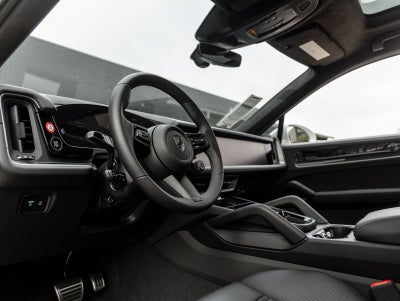 2025 Porsche Cayenne Turbo E-Hybrid Coupe