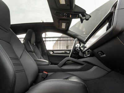 2025 Porsche Cayenne Turbo E-Hybrid Coupe