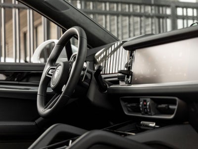 2025 Porsche Cayenne Turbo E-Hybrid Coupe