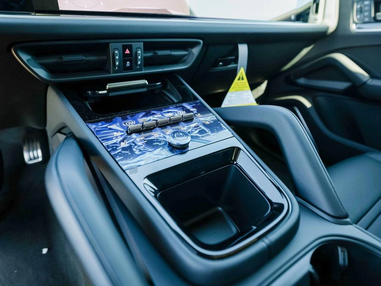 2025 Porsche Cayenne Turbo E-Hybrid Coupe