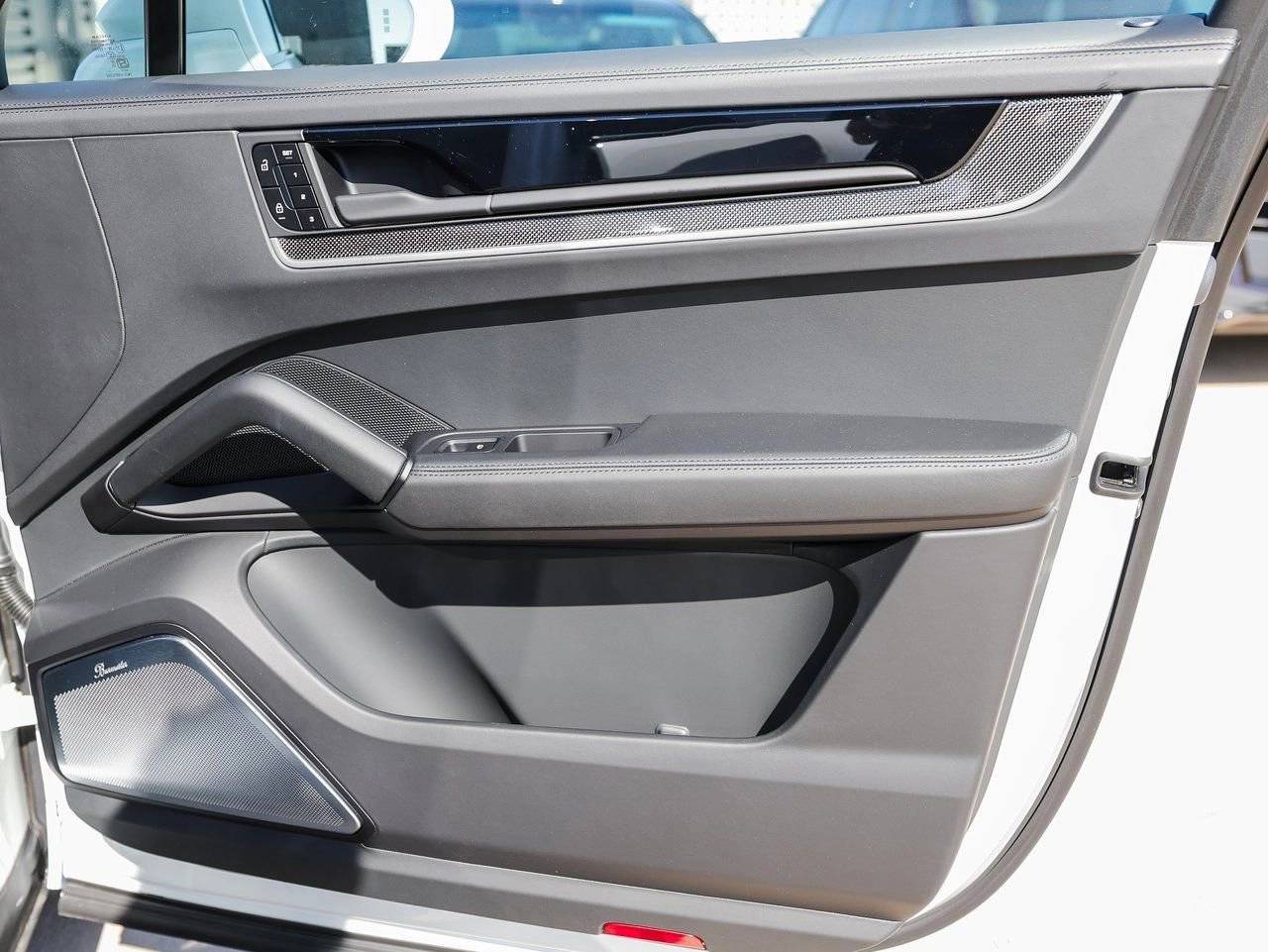 2025 Porsche Cayenne Turbo E-Hybrid Coupe