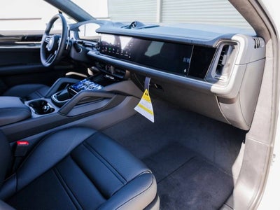 2025 Porsche Cayenne Turbo E-Hybrid Coupe