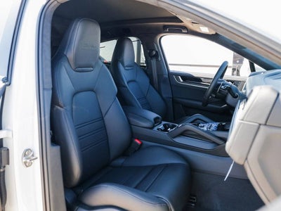 2025 Porsche Cayenne Turbo E-Hybrid Coupe