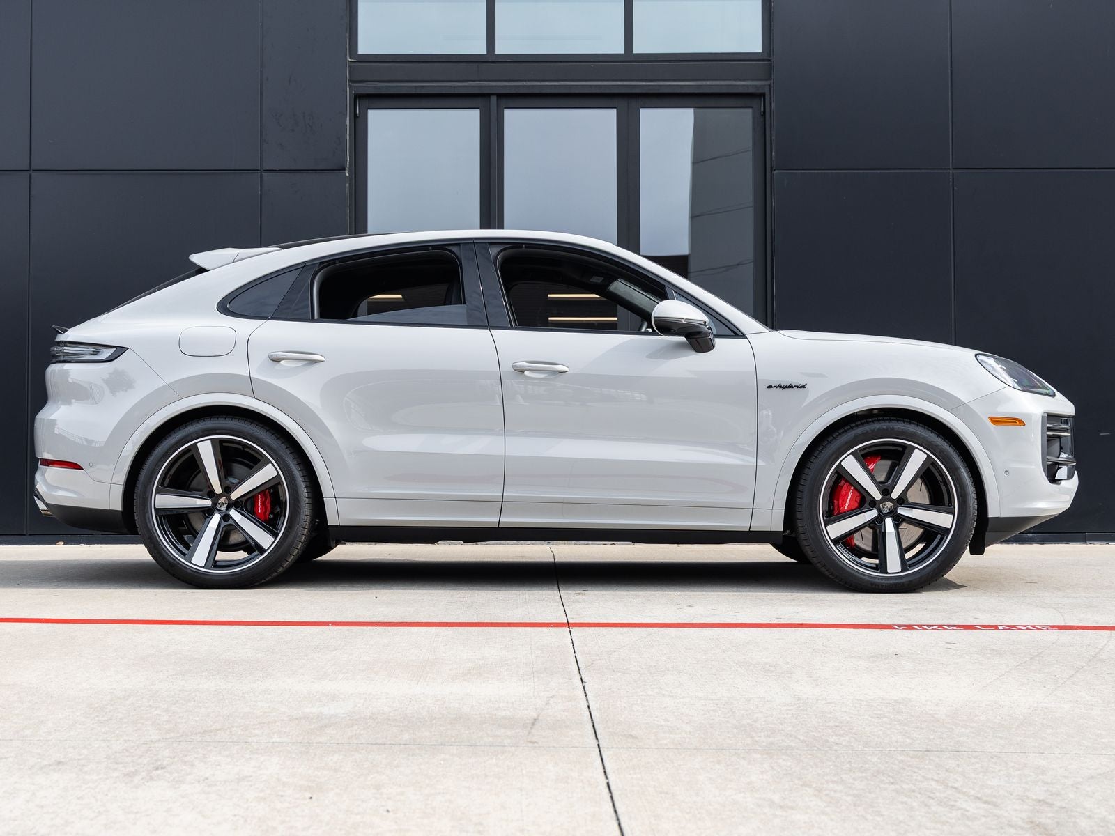 2025 Porsche Cayenne Turbo E-Hybrid Coupe