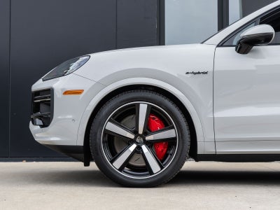 2025 Porsche Cayenne Turbo E-Hybrid Coupe