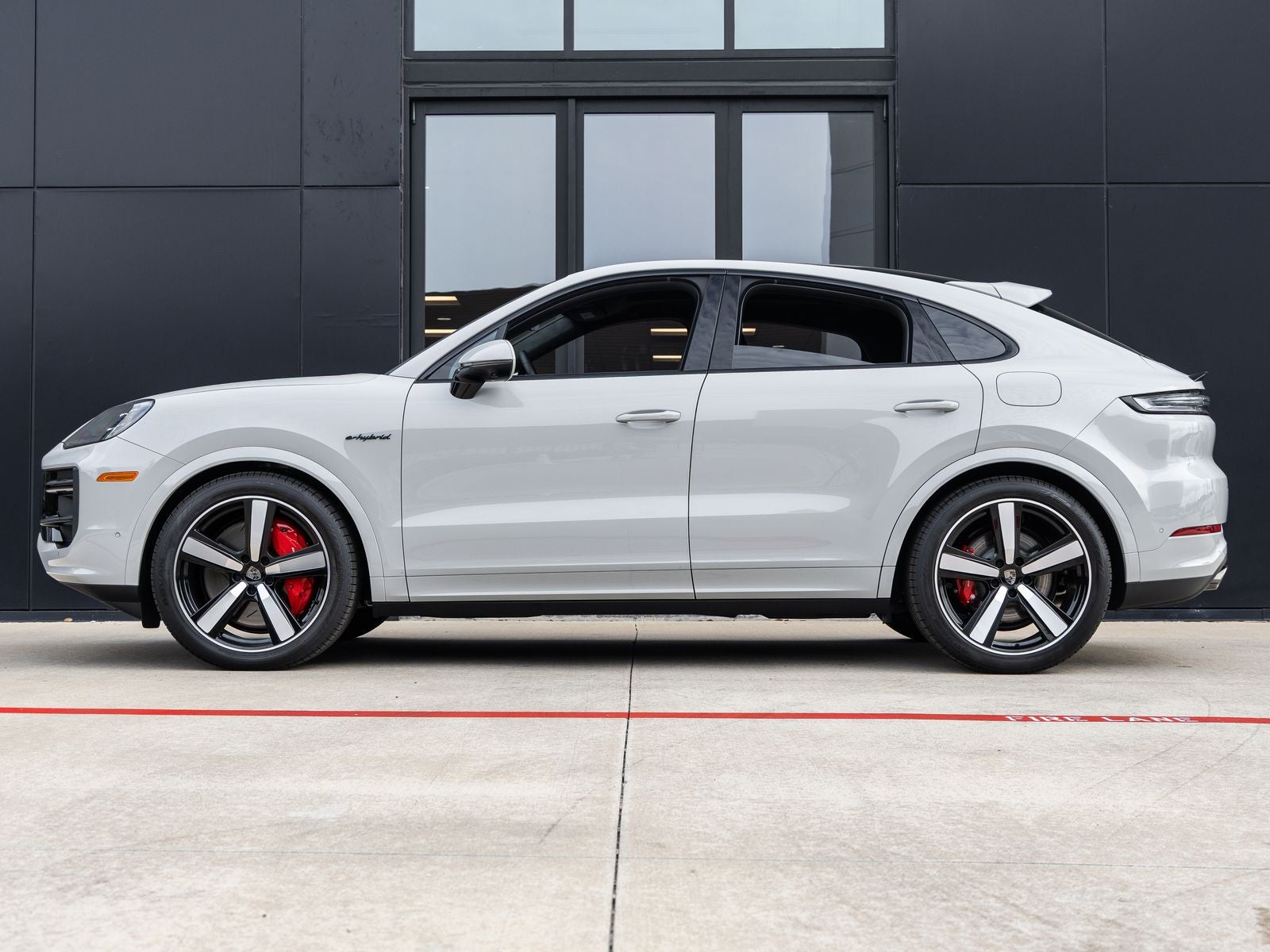2025 Porsche Cayenne Turbo E-Hybrid Coupe