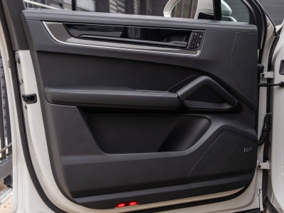 2025 Porsche Cayenne Turbo E-Hybrid Coupe