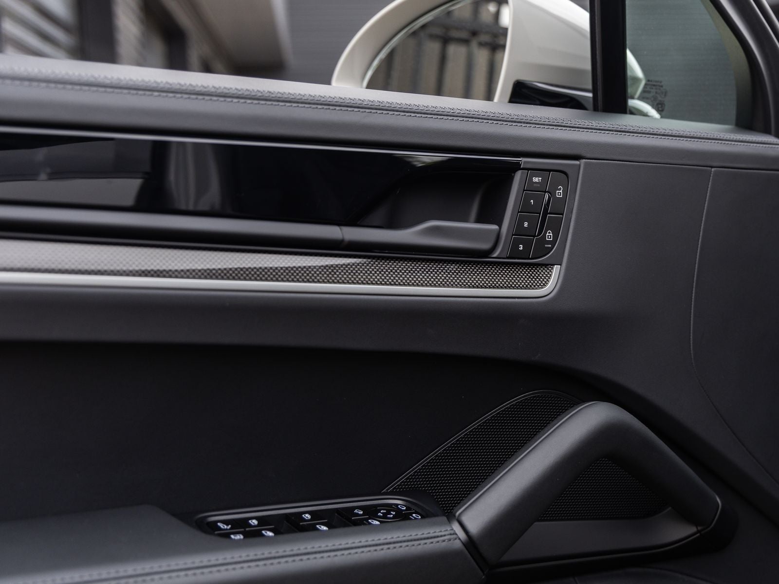 2025 Porsche Cayenne Turbo E-Hybrid Coupe