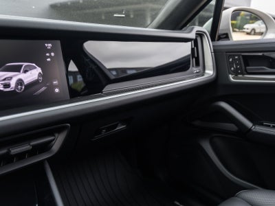 2025 Porsche Cayenne Turbo E-Hybrid Coupe