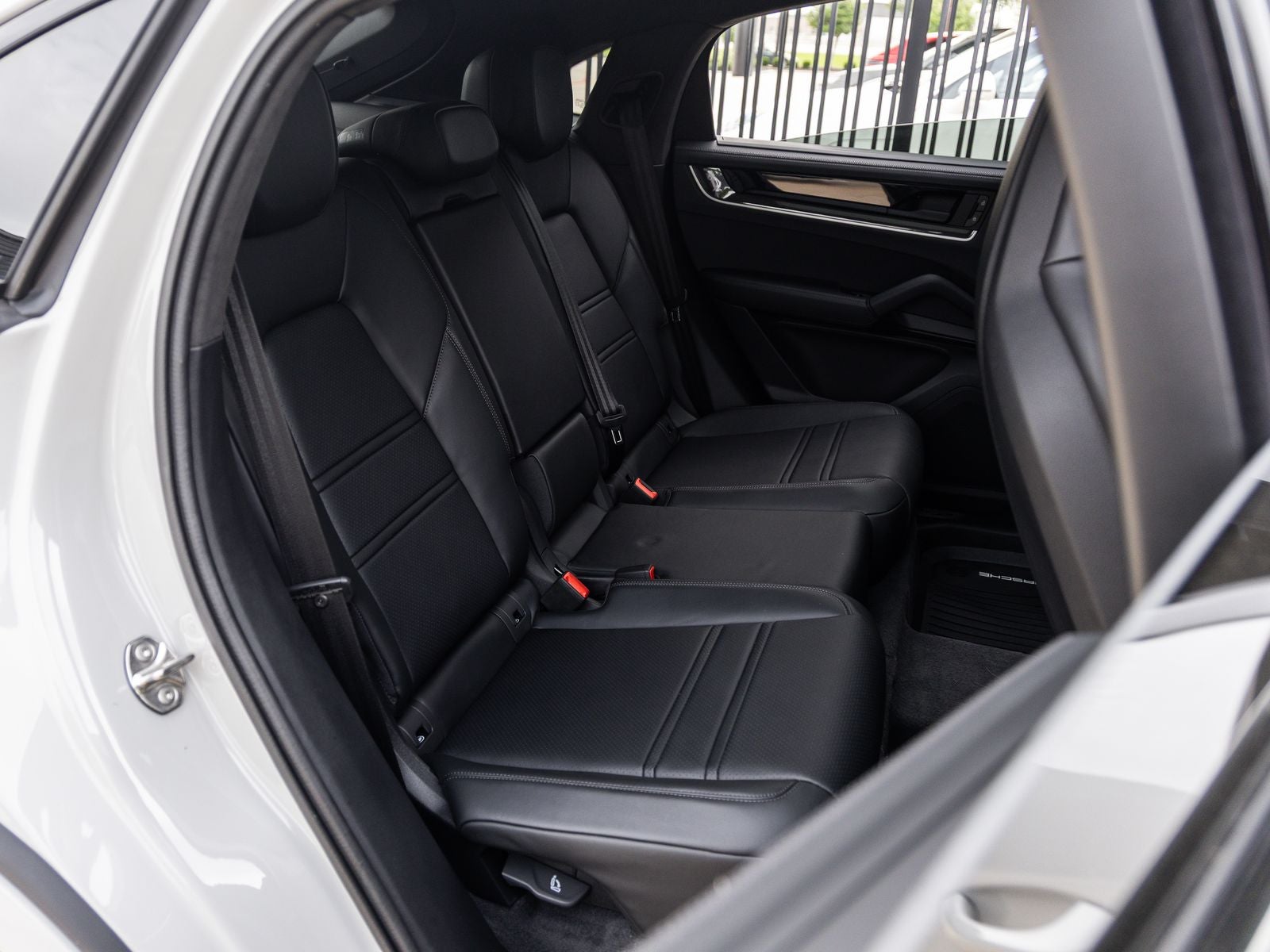 2025 Porsche Cayenne Turbo E-Hybrid Coupe