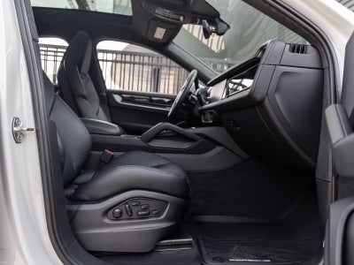 2025 Porsche Cayenne Turbo E-Hybrid Coupe