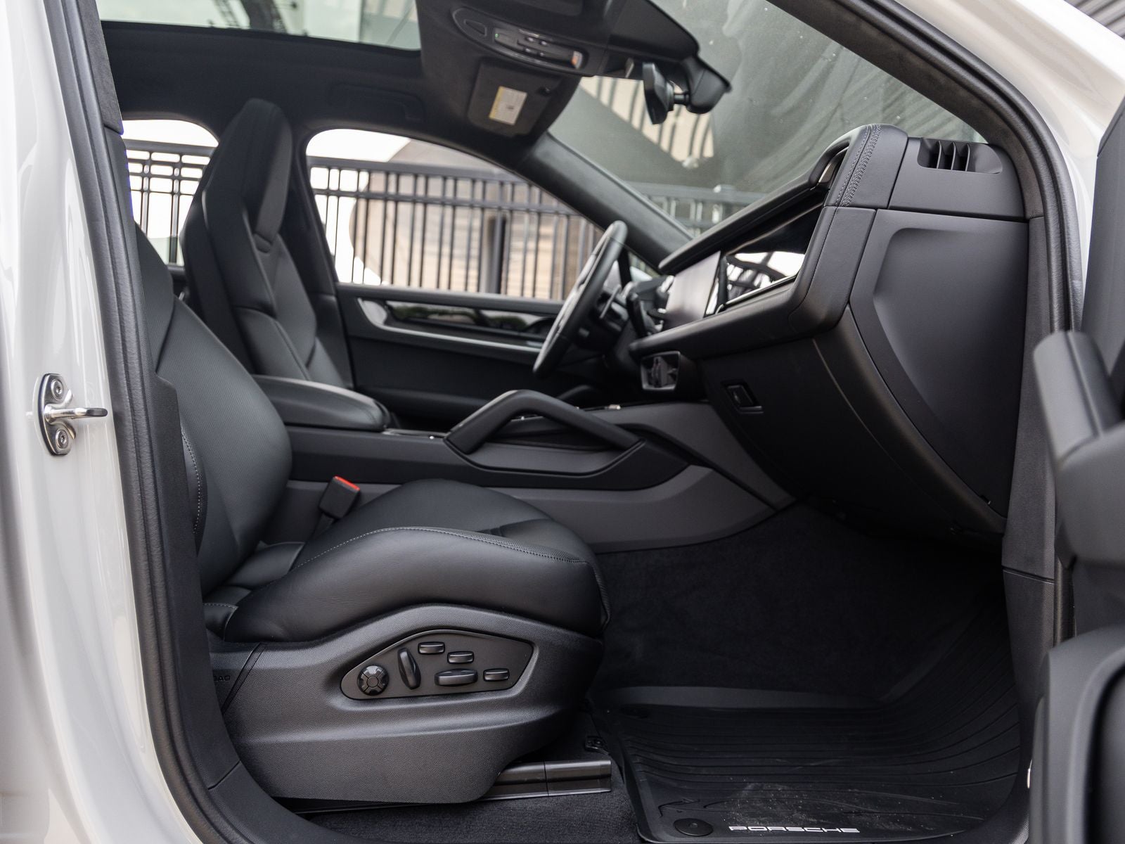 2025 Porsche Cayenne Turbo E-Hybrid Coupe