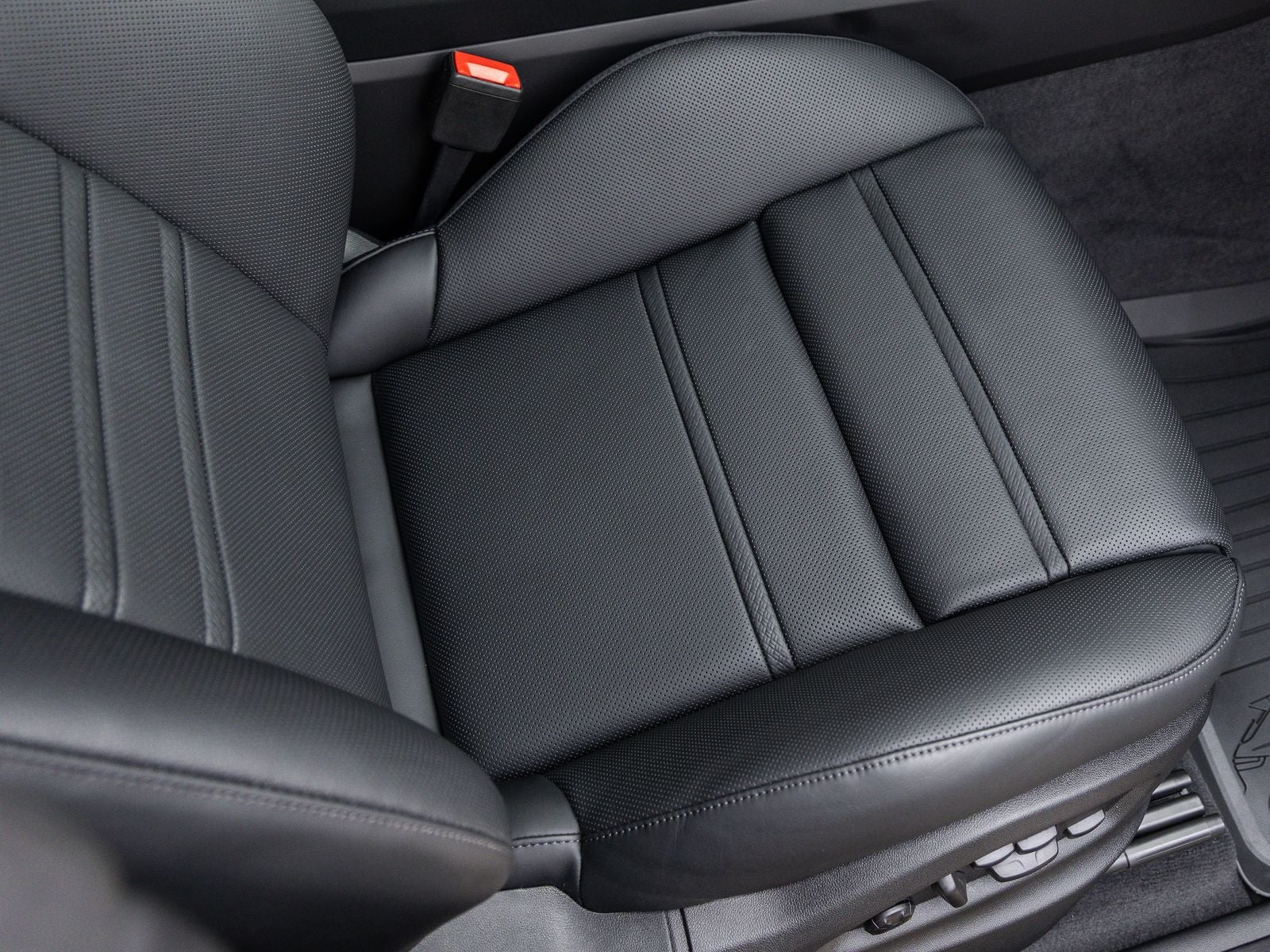2025 Porsche Cayenne Turbo E-Hybrid Coupe