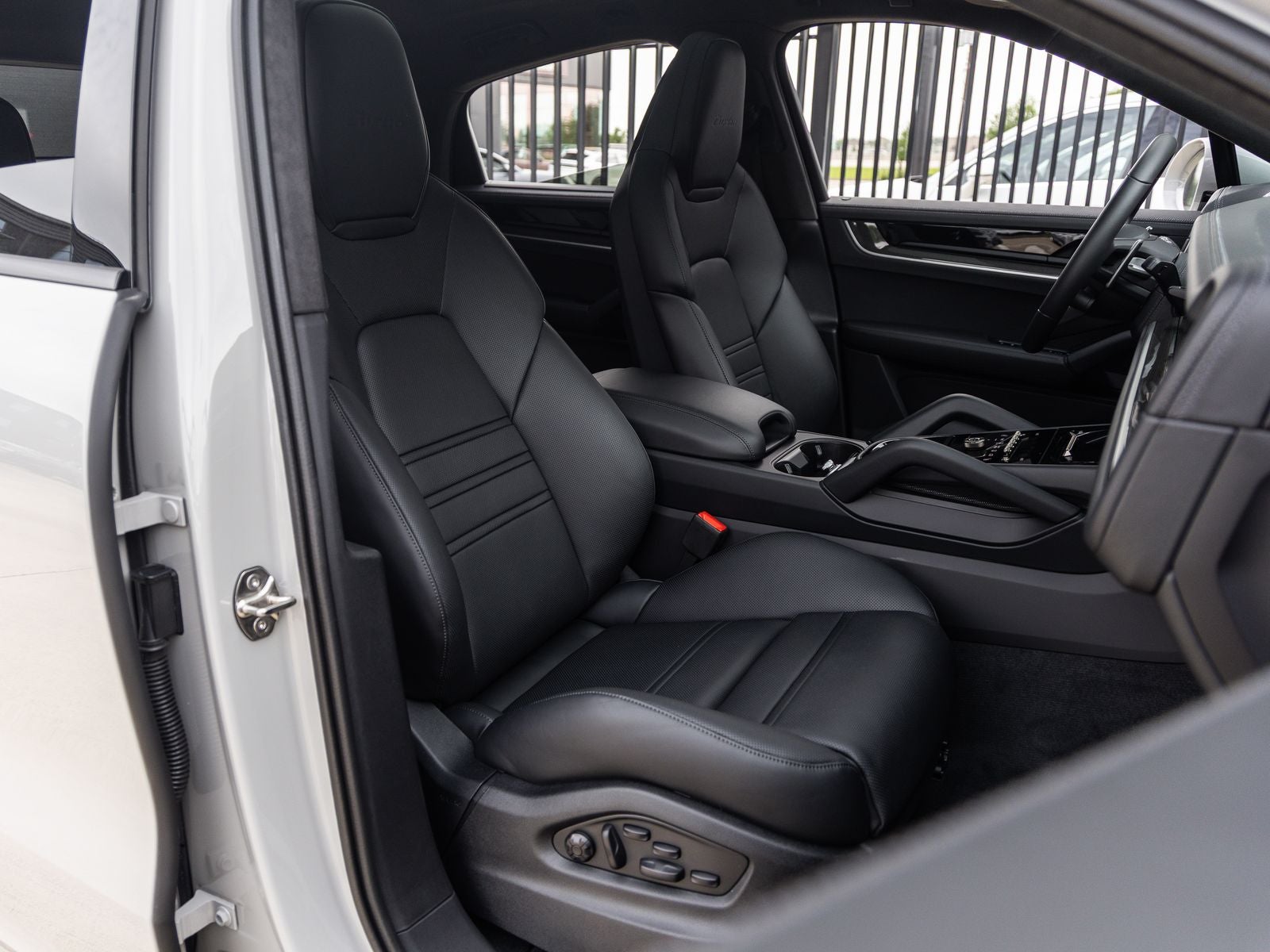2025 Porsche Cayenne Turbo E-Hybrid Coupe