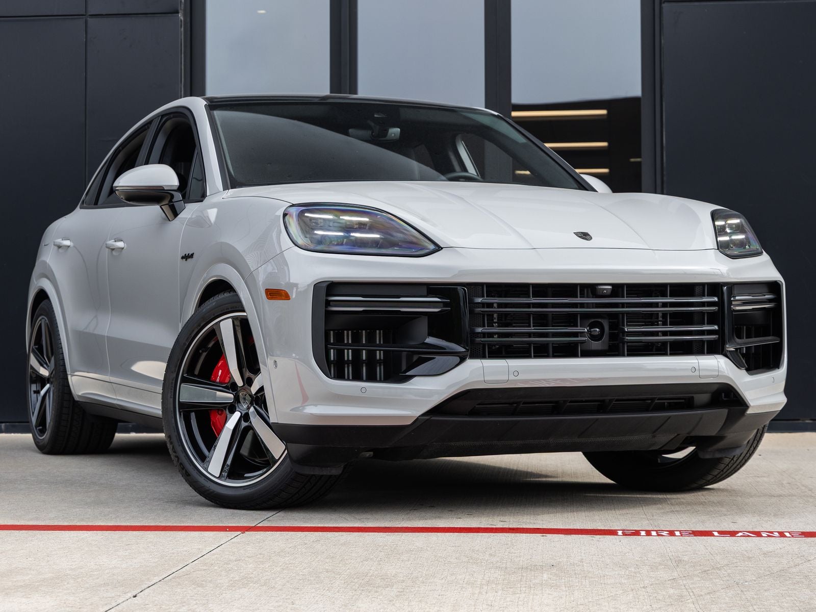 2025 Porsche Cayenne Turbo E-Hybrid Coupe