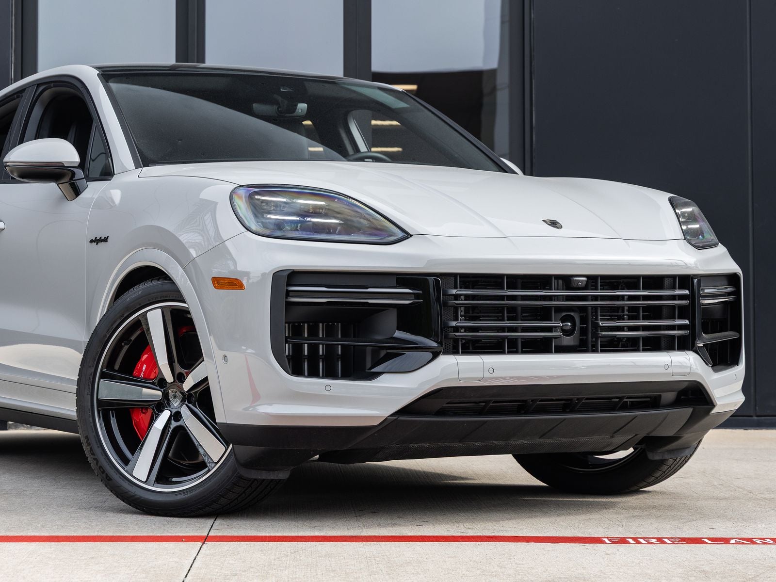 2025 Porsche Cayenne Turbo E-Hybrid Coupe