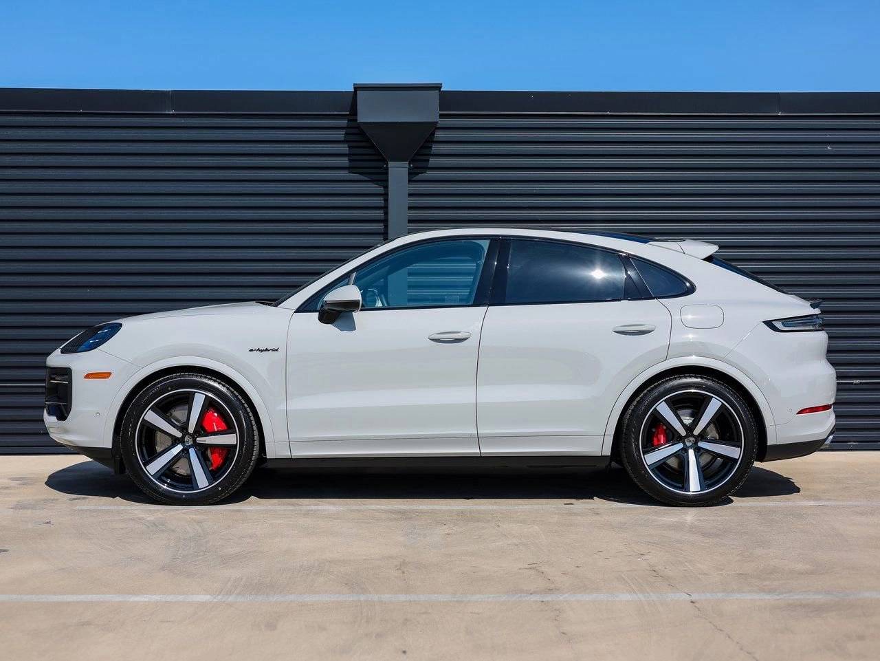 2025 Porsche Cayenne Turbo E-Hybrid Coupe