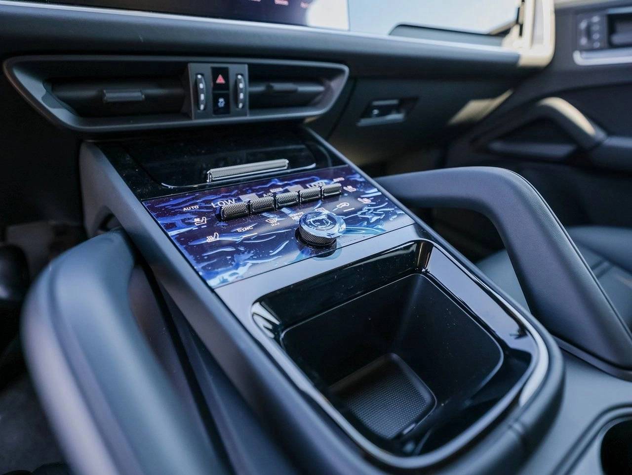 2025 Porsche Cayenne Turbo E-Hybrid Coupe