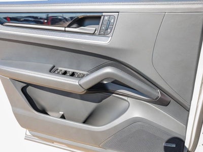 2025 Porsche Cayenne Turbo E-Hybrid Coupe