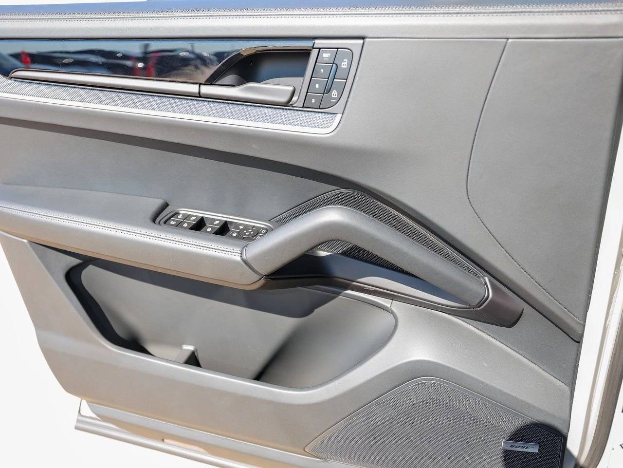 2025 Porsche Cayenne Turbo E-Hybrid Coupe