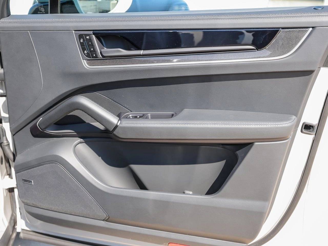 2025 Porsche Cayenne Turbo E-Hybrid Coupe