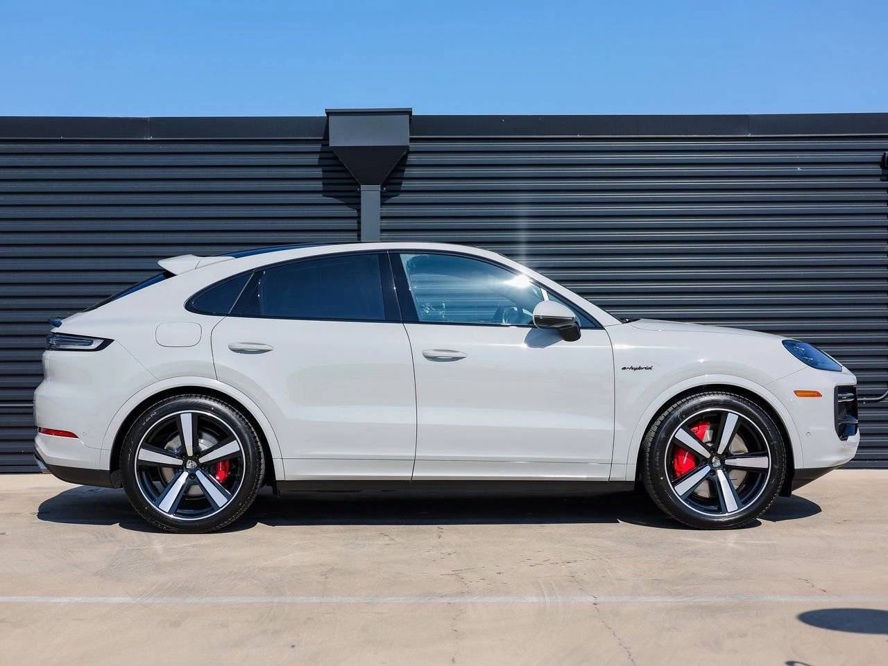 2025 Porsche Cayenne Turbo E-Hybrid Coupe