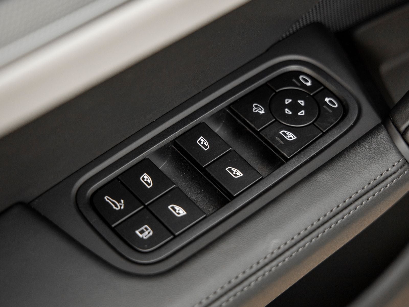 2025 Porsche Cayenne S E-Hybrid Coupe