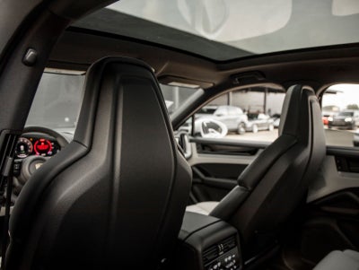 2025 Porsche Cayenne S E-Hybrid Coupe