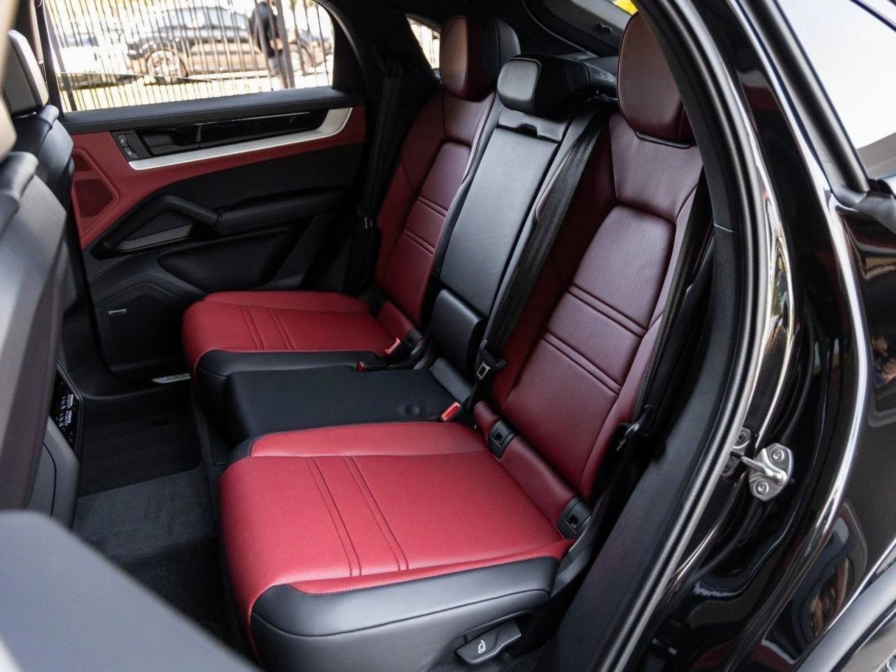2025 Porsche Cayenne S E-Hybrid Coupe