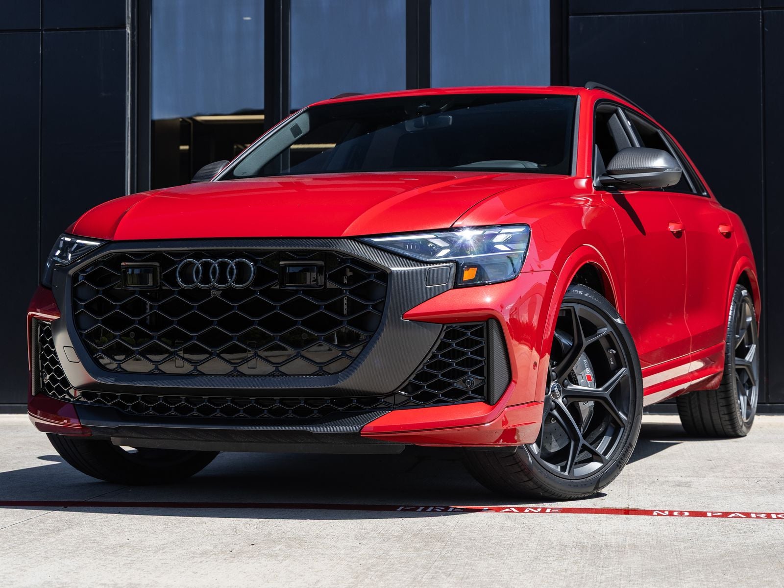 2025 Audi RS Q8 -'s photo
