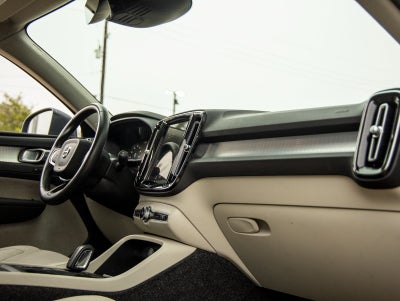 2021 Volvo XC40 Momentum