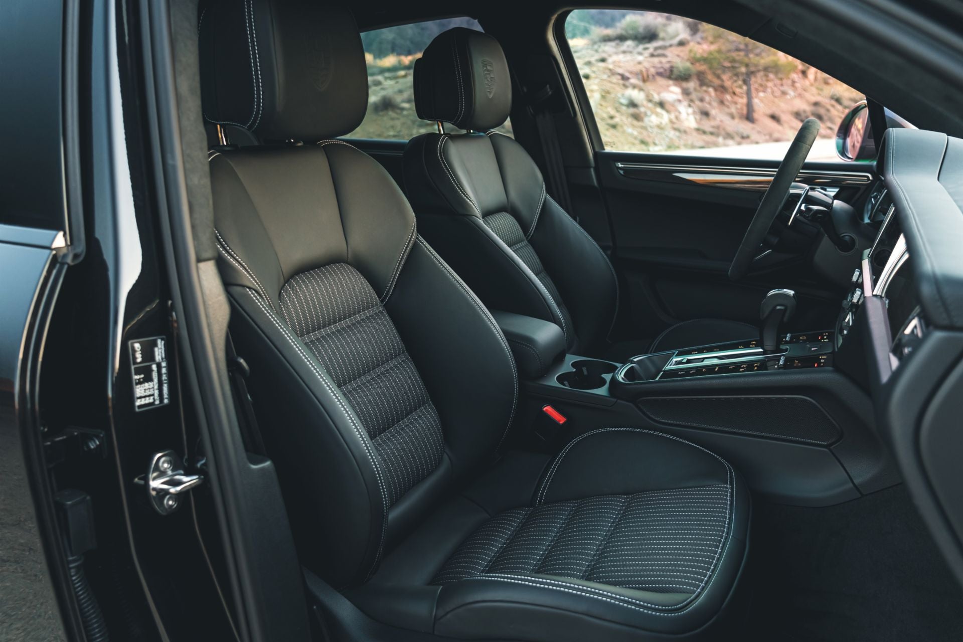 2023 Porsche Macan T technology Houston TX